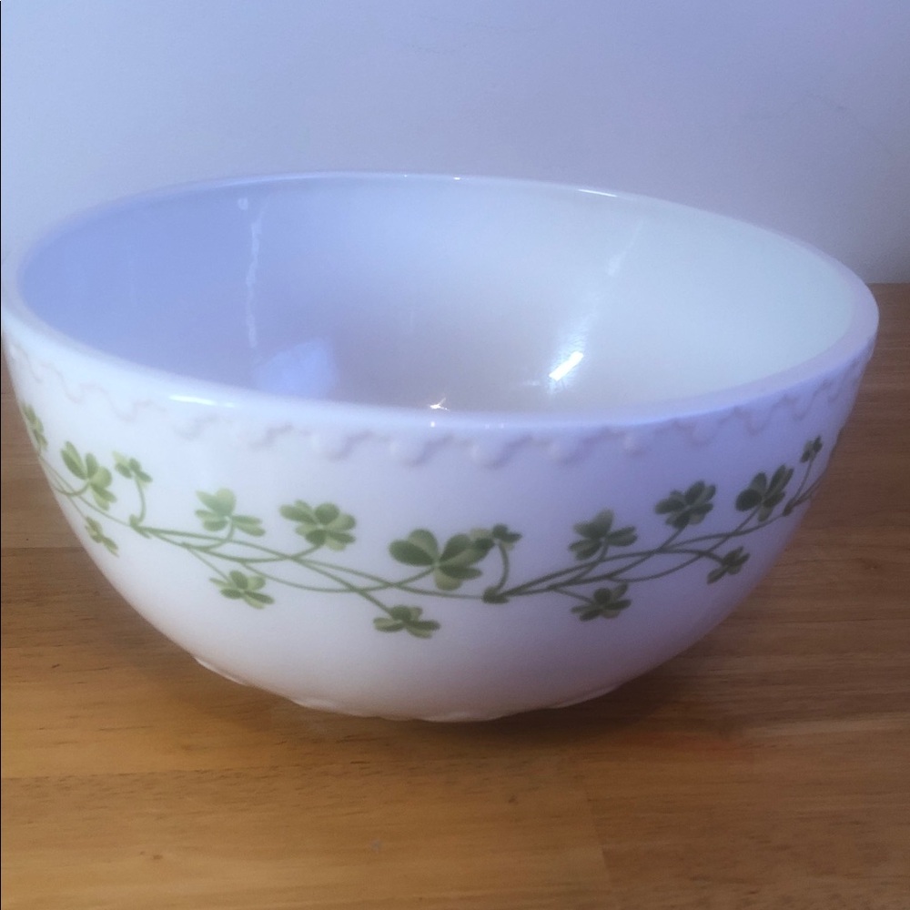 White Bowl with Green Clover Design - Picture 5 of 10